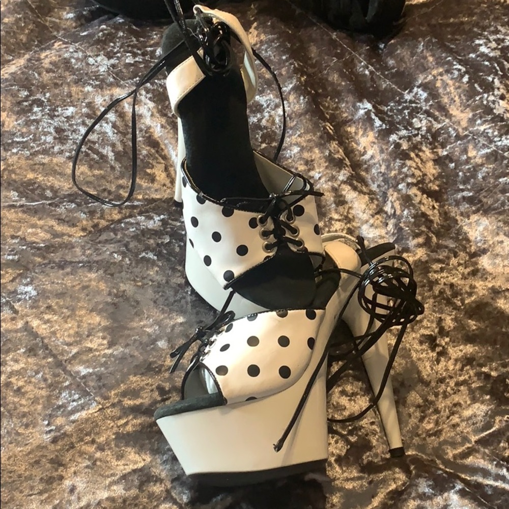Size 6* Ellie polka dot lace up platforms